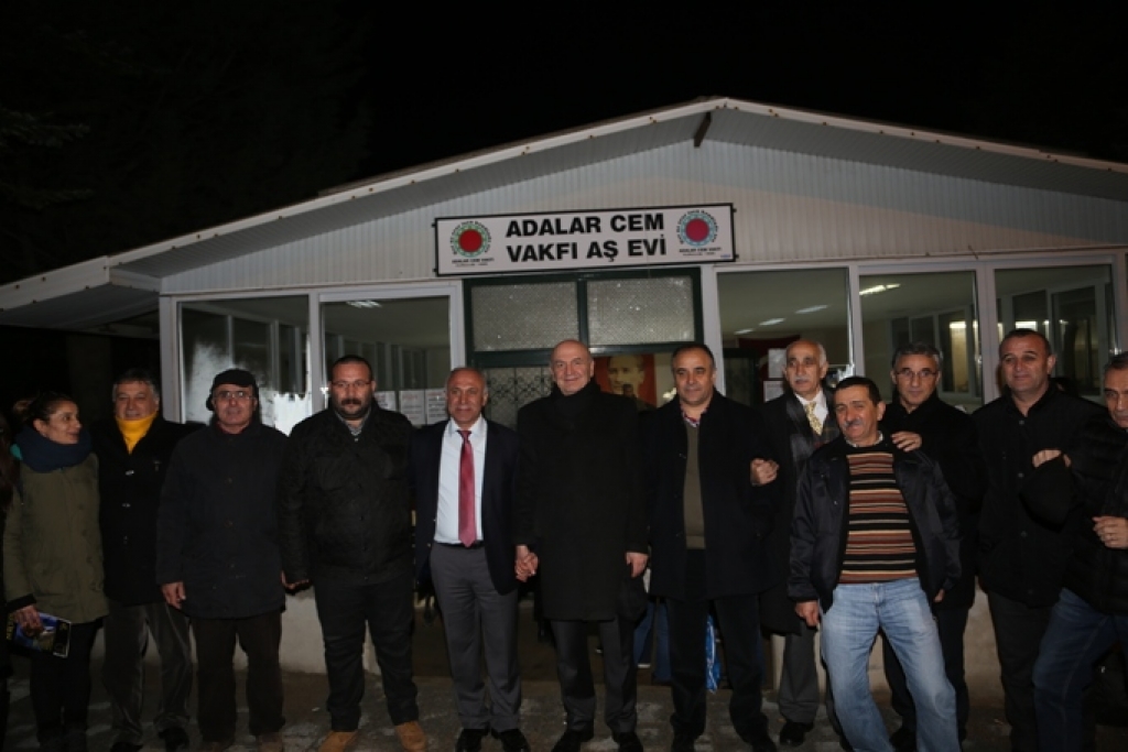 ADALAR CEM EVİ’NDE HIZIR LOKMASI DAĞITILDI